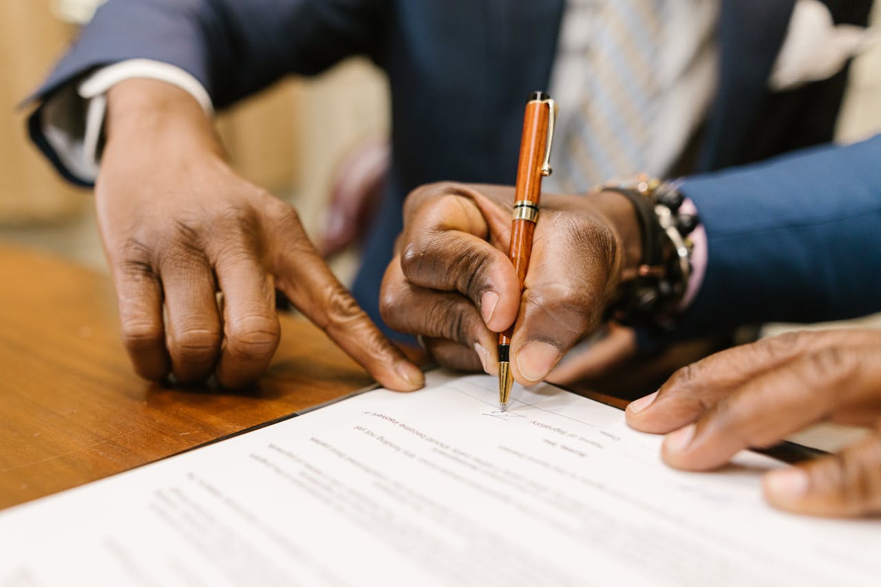 two people signing a lease agreement